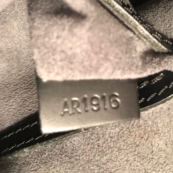 Beautiful Authentic Louis Vuitton Noir Alma Epi PM - Picture 8 of 8